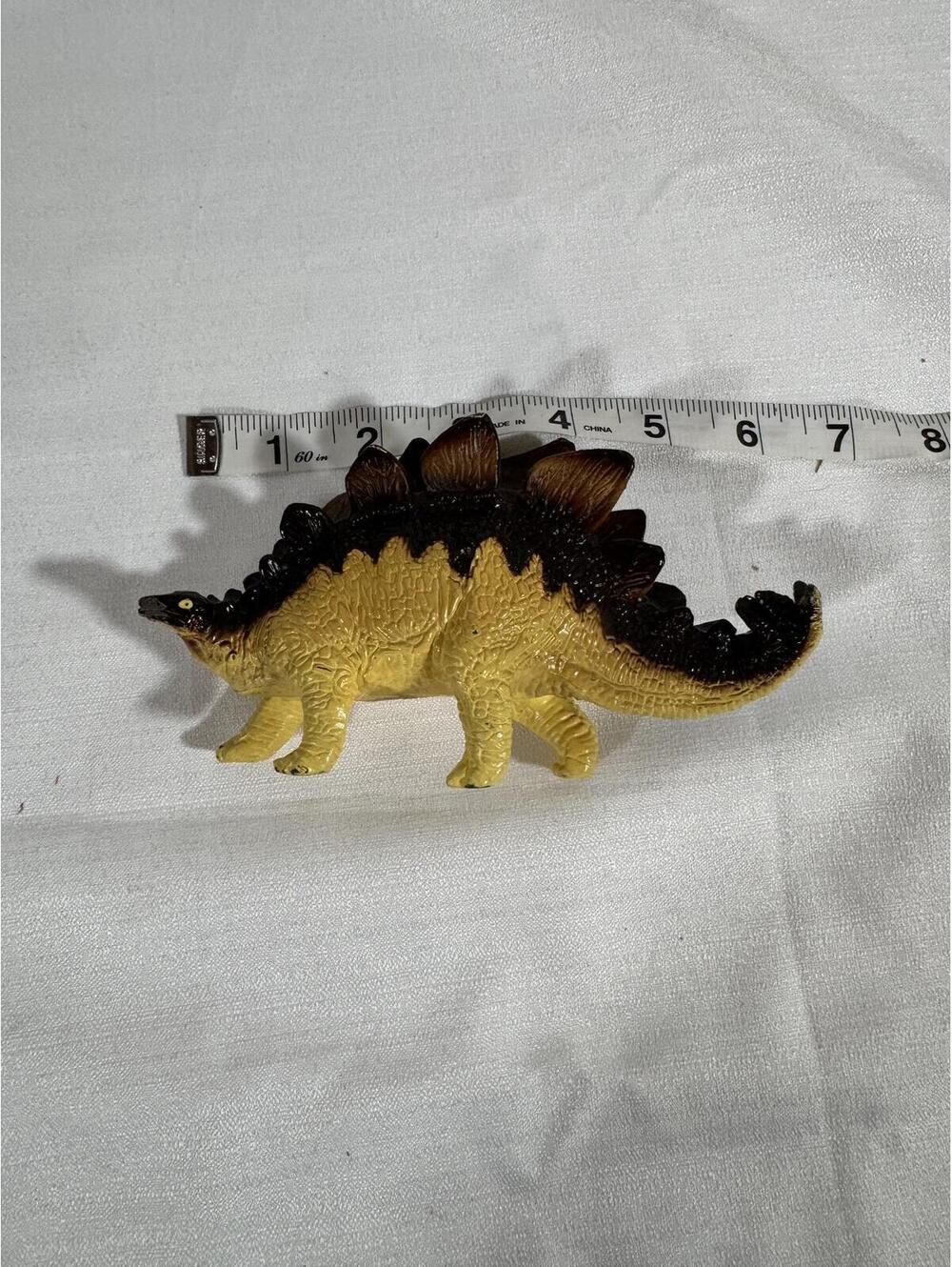 Vintage Stegosaurus 1988 Safari LTD‎ Carnegie Collection Dinosaur Yellow Brown